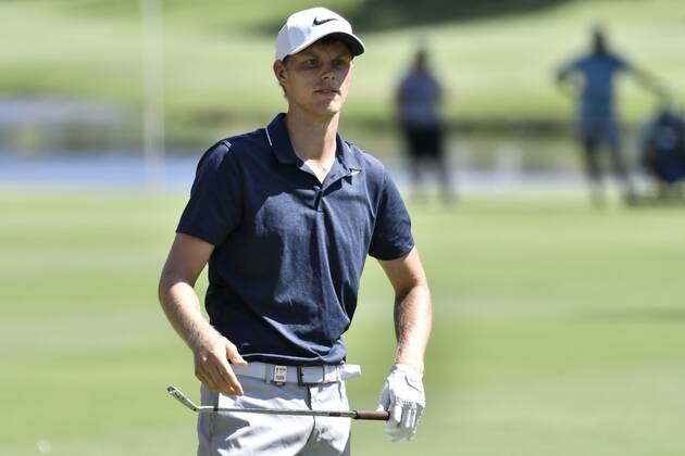 26th November 2017, The Australian Golf Club, Sydney, Australia; Emirates Australian Open Golf, final round; Winner Cameron Davis (AUS) watches his approach shot  ActionPlus11956391