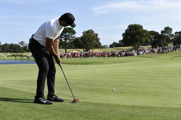 26th November 2017, The Australian Golf Club, Sydney, Australia; Emirates Australian Open Golf, final round; Jason Day (AUS) putts on the 18th hole  ActionPlus11956409