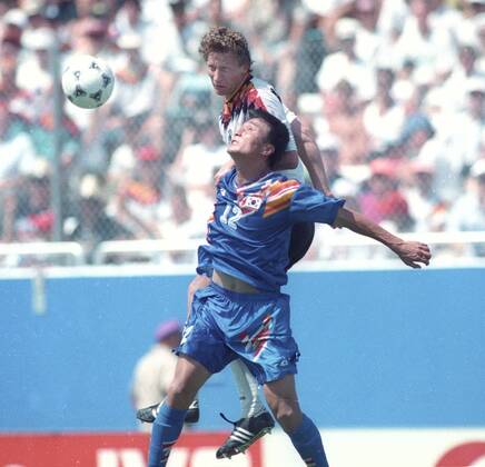 WM 94 Germany South Korea 3 2 27 06 1994 in Dallas Guido Buchwald Deut header winner against Young CHOI South Korea HM