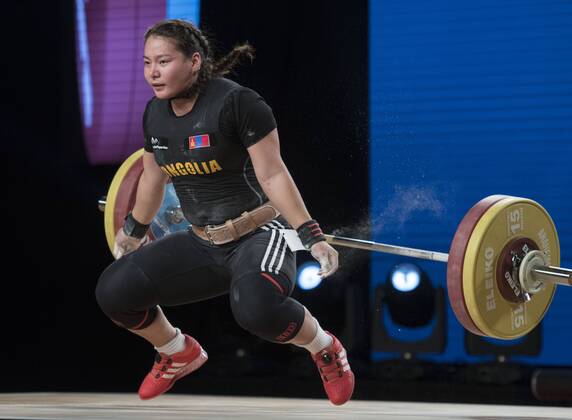December 2, 2017 - Los Angeles, California, U.S - Mongolia s Ankhtsetseg Munkhjantsan drops the unsuccessful snatch lift while competing in the Women s 75kg Group A competition at the 2017 International Weightlifting Federation World Weightlifting Championships at the Anaheim Convention Center in Anaheim on Thursday, Dec.3, 2017. 2017 International Weightlifting - ZUMAg199 20171202_zap_g199_150 Copyright: xMichaelxGouldingx