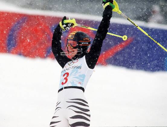 Katja Seizinger Ski Alpin Olympia 1998 in Nagano 08 02 1998 Gold medal in downhill combination and bronze medal in RSL Portrait Jubel Nagano Japan