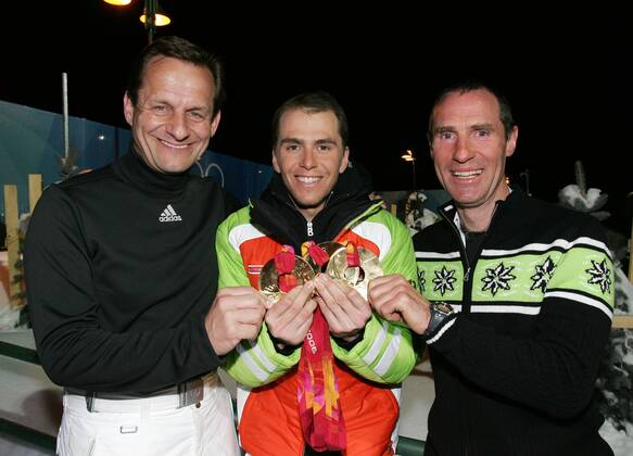 Michael Greis celebrates the erfogreichste athlete of 20 Olympics at Kufenstüberl in Sestriere his 3 gold medals in the biathlon Alfons Hörmann President of the DSV as well as head coach Frank Ullrich with the most successful athletes of the 20 Olympic Winter Michael Greis Sestriere