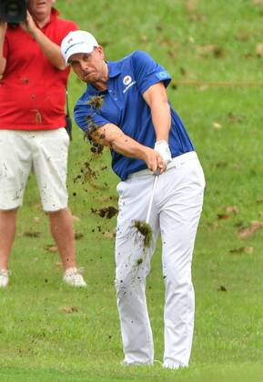 (180114) -- KUALA LUMPUR, Jan. 14, 2018 -- Team Europe s Henrik Stenson competes during the EurAsia Cup 2018 at the Glenmarie Golf and Country Club in Kuala Lumpur, Malaysia, on Jan. 14, 2018. Team Europe won 14-10. ) (SP)MALAYSIA-KUALA LUMPUR-GOLF-EURASIA CUP-FINAL ChongxVoonxChung 