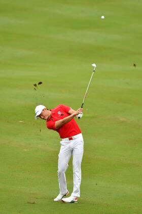 (180114) -- KUALA LUMPUR, Jan. 14, 2018 -- Team Asia s Li Haotong competes during the EurAsia Cup 2018 at the Glenmarie Golf and Country Club in Kuala Lumpur, Malaysia, on Jan. 14, 2018. Team Europe won 14-10. ) (SP)MALAYSIA-KUALA LUMPUR-GOLF-EURASIA CUP-FINAL ChongxVoonxChung 