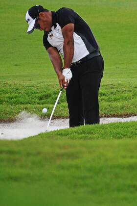 (180120) -- SINGAPORE, Jan. 20, 2018 -- Thailand s player Chapchai Nirat competes during the 3rd round of the SMBC Singapore Open held in Singapore s Sentosa Golf Club on Jan 20, 2018. ) (SP)SINGAPORE-GOLF-SMBC SINGAPORE OPEN ThenxChihxWey 