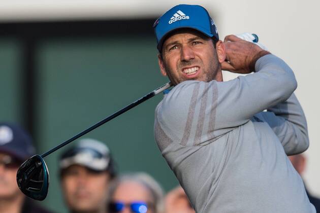 Sergio Garcia of Spain tees off to defend his title during the Omega Dubai Desert Classic European Tour 2018 at the Emirates Golf Club, Dubai, UAE on 25 January 2018. Copyright: xGrantxWinterx 18690003