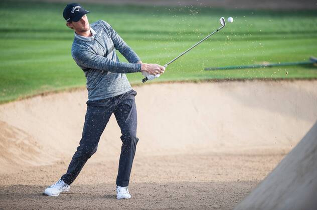 Thomas Pieters of Belgium plays from the bunker during the Omega Dubai Desert Classic European Tour 2018 at the Emirates Golf Club, Dubai, UAE on 25 January 2018. Copyright: xGrantxWinterx 18690008