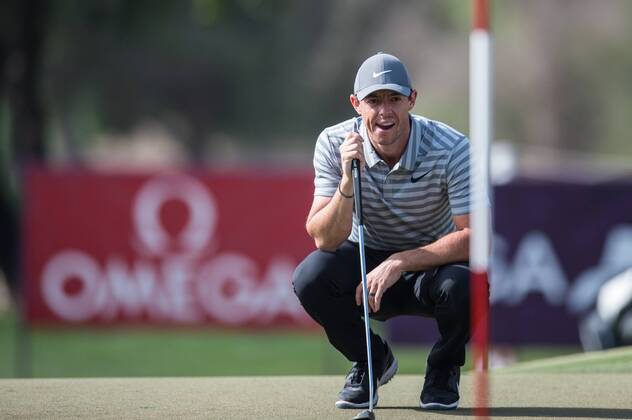 Rory Mcilroy of Northern Ireland lines up a putt during the first round of the Omega Dubai Desert Classic European Tour 2018 at the Emirates Golf Club, Dubai, UAE on 25 January 2018. Copyright: xGrantxWinterx 18690029