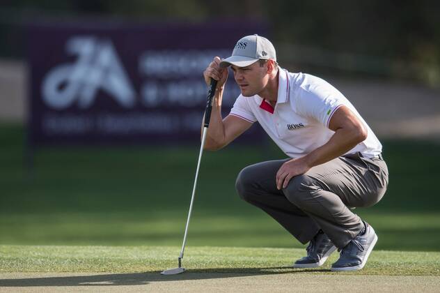 Martin Kaymer of Germany lines up a putt during the first round of the Omega Dubai Desert Classic European Tour 2018 at the Emirates Golf Club, Dubai, UAE on 25 January 2018. Copyright: xGrantxWinterx 18690061