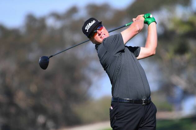 SAN DIEGO, CA - JANUARY 25: Charlie Hoffman hits from the 5th hole tee on the South Course during the first round of the Farmers Insurance Open golf tournament at Torrey Pines Municipal Golf Course on January 25, 2018. (Photo by Brian Rothmuller Icon Sportswire) GOLF: JAN 25 PGA Golf Herren - Farmers Insurance Open Icon180125041 EDITORIAL USE ONLY