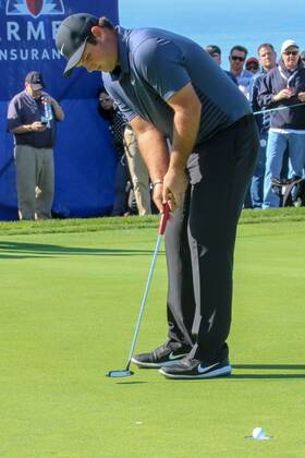 Patrick Reed putts on the 4th green during the first round of the Farmers Insurance Open at Torrey Pines in San Diego, California on January 25, 2018.  SDP2018012508 HOWARDxSHEN
