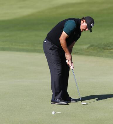 January 25, 2018 - San Diego, CA, USA - Phil Mickelson misses a short putt on the 18th hole of Torrey Pines north course on January 25, 2018. Farmers Insurance Open Round 1 - ZUMAs44_ 81695030st Copyright: xK.C.xAlfredx