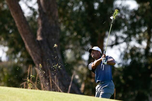 Bilder des Tages - SPORT January 26, 2018 - San Diego, California, United States - Tiger Woods tees off during the second round of the 2018 Farmers Insurance Open at Torrey Pines GC. Golf 2018: Farmers Insurance Open - Round 2 - ZUMAw109 20180126_zap_w109_002 Copyright: xDebbyxWongx