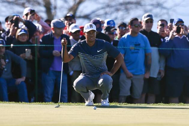 January 26, 2018 - San Diego, California, United States - Tiger Woods lines up a putt on the 9th green during the second round of the 2018 Farmers Insurance Open at Torrey Pines GC. Golf 2018: Farmers Insurance Open - Round 2 - ZUMAw109 20180126_zap_w109_018 Copyright: xDebbyxWongx