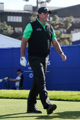 January 27, 2018 - San Diego, California, United States - Phil Mickelson walks off the first tee during the third round of the 2018 Farmers Insurance Open at Torrey Pines GC. Golf 2018: Farmers Insurance Open - Round 3 - ZUMAw109 20180127_zap_w109_035 Copyright: xDebbyxWongx