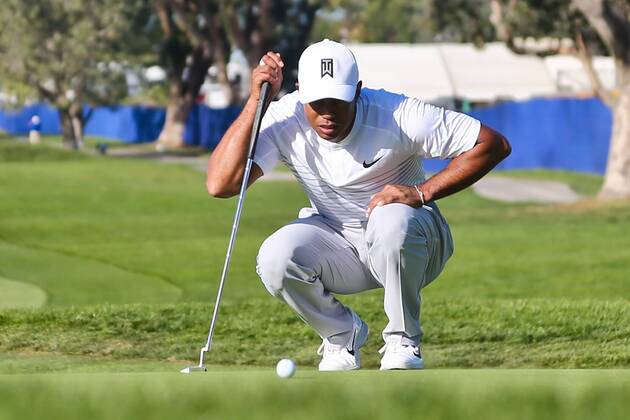 January 27, 2018 - San Diego, California, United States - Tiger Woods lines up a putt on the 9th green during the third round of the 2018 Farmers Insurance Open at Torrey Pines GC. Golf 2018: Farmers Insurance Open - Round 3 - ZUMAw109 20180127_zap_w109_071 Copyright: xDebbyxWongx