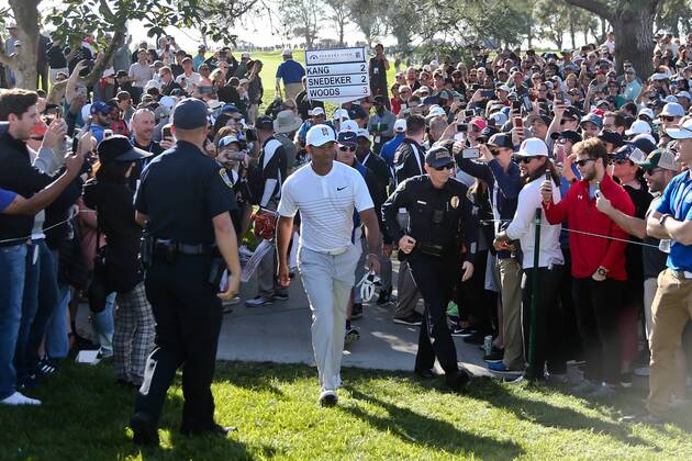 January 27, 2018 - San Diego, California, United States - Tiger Woods approaches the tee box during the third round of the 2018 Farmers Insurance Open at Torrey Pines GC. Golf 2018: Farmers Insurance Open - Round 3 - ZUMAw109 20180127_zap_w109_065 Copyright: xDebbyxWongx