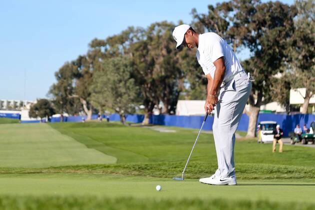 January 27, 2018 - San Diego, California, United States - Tiger Woods putts the 9th green during the third round of the 2018 Farmers Insurance Open at Torrey Pines GC. Golf 2018: Farmers Insurance Open - Round 3 - ZUMAw109 20180127_zap_w109_072 Copyright: xDebbyxWongx