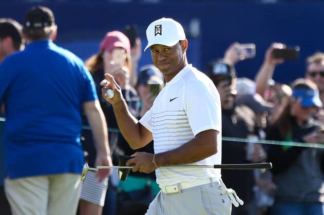 January 27, 2018 - San Diego, California, United States - Tiger Woods waves to the crowd after putting the 8th green during the third round of the 2018 Farmers Insurance Open at Torrey Pines GC. Golf 2018: Farmers Insurance Open - Round 3 - ZUMAw109 20180127_zap_w109_096 Copyright: xDebbyxWongx