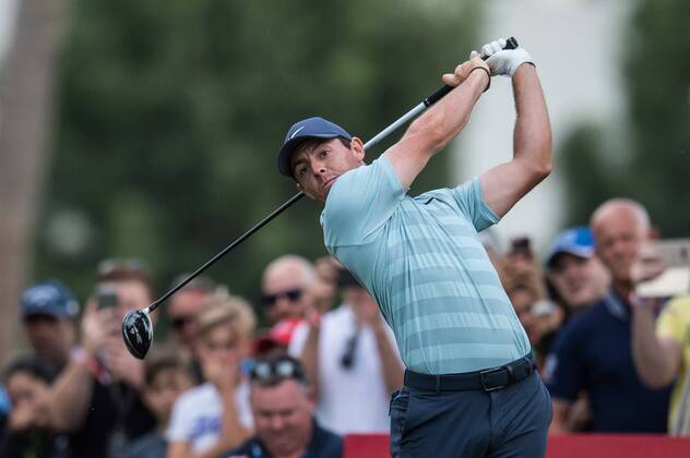 Rory Mcilroy of Northern Ireland plays his tee shot at the 18th during the fourth round of the Omega Dubai Desert Classic European Tour 2018 at the Emirates Golf Club, Dubai, UAE on 28 January 2018. Copyright: xGrantxWinterx 18690199