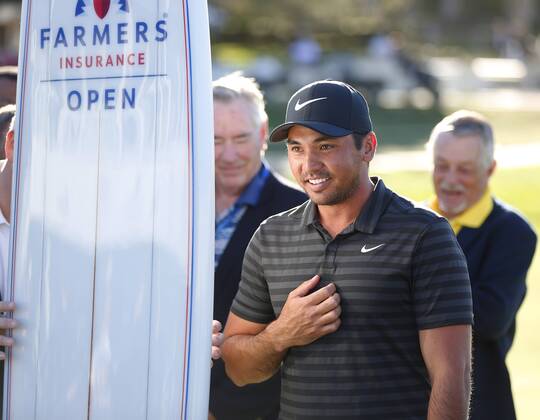 January 29, 2018 - San Diego, CA, USA - Jason Day stands with a surfboard trophy after winning Farmers Insurance Open at the Torrey Pines Golf Course on January 29, 2018. Farmers Insurance Open Playoff - ZUMAs44_ 20180129_zaf_s44_006 Copyright: xK.C.xAlfredx