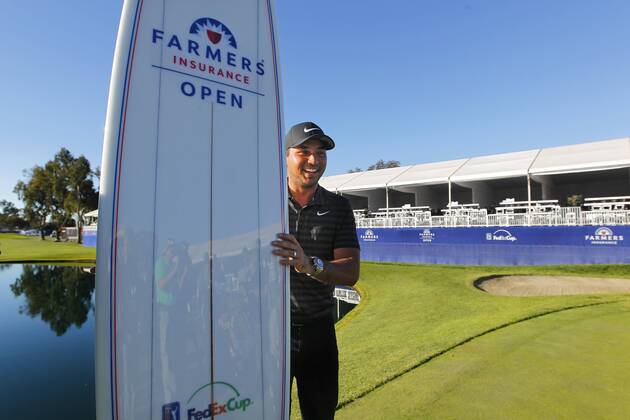 January 29, 2018 - San Diego, CA, USA - Jason Day stands with a surfboard trophy after winning Farmers Insurance Open at the Torrey Pines Golf Course on January 29, 2018. Farmers Insurance Open Playoff - ZUMAs44_ 20180129_zaf_s44_007 Copyright: xK.C.xAlfredx