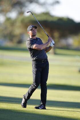 January 29, 2018 - San Diego, CA, USA - Jason Day hits his third shot during the 6th playoff hole at the Farmers Insurance Open at the Torrey Pines Golf Course on January 29, 2018. Day beat Alex Noren in a playoff. Farmers Insurance Open Playoff - ZUMAs44_ 81732912st Copyright: xK.C.xAlfredx