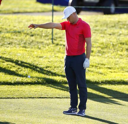 January 29, 2018 - San Diego, CA, USA - Alex Noren drops his ball during the 6th playoff hole at the Farmers Insurance Open at the Torrey Pines Golf Course on January 29, 2018. Jason Day beat Noren in a playoff. Farmers Insurance Open Playoff - ZUMAs44_ 81732913st Copyright: xK.C.xAlfredx