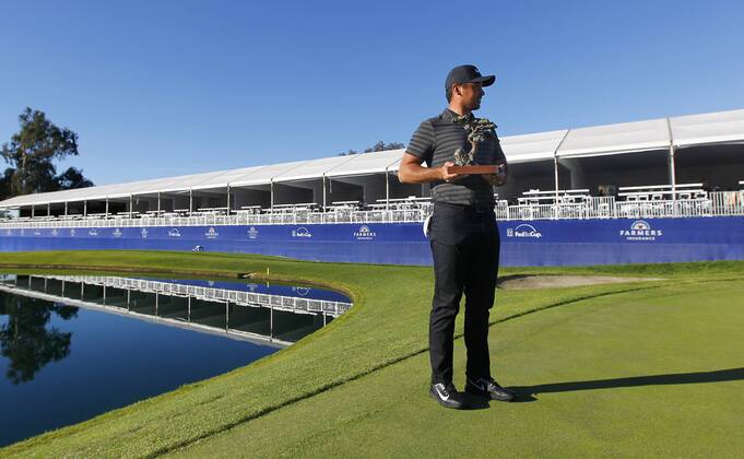 January 29, 2018 - San Diego, CA, USA - Jason Day poses with the trophy after winning the Farmers Insurance Open at the Torrey Pines Golf Course on January 29, 2018. Day beat Alex Noren in a playoff. Farmers Insurance Open Playoff - ZUMAs44_ 81732914st Copyright: xK.C.xAlfredx