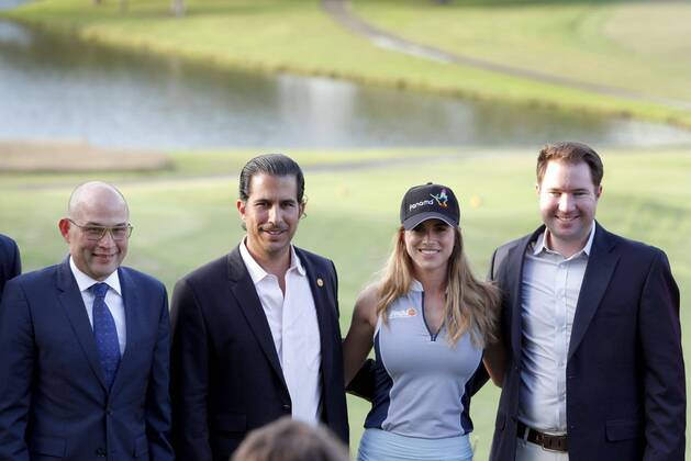 Panamanian Tourism Minister Gustavo Him (L), Panama Golf Club s Representative Carlos Sacre (2L), Spanish golfer Belen Mozo (2R) and USA s Proffessional Golf League representative Bo DeHuff (L) participate in the inauguration of the Panama Golf Championship at Panama City s Golf Club in Panama, 31 January 2018. Panama Championship !ACHTUNG: NUR REDAKTIONELLE NUTZUNG!  Copyright: xAlejandroxBolivarx PAN003 20180201-636530418029076872