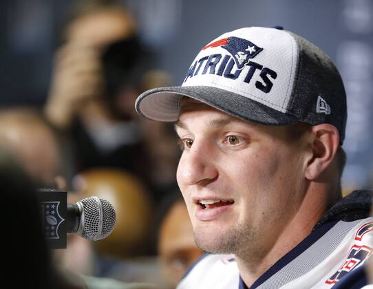 February 01, 2018 New England Patriots tight end Rob Gronkowski (87) speaks to the media during Super Bowl LII media availability at Mall of America in Bloomington, Minnesota. The New England Patriots will face the Philadelphia Eagles in Super Bowl LII on February 4th in Minneapolis, MN. CSM NFL American Football Herren USA 2018: Super Bowl LII - New England Patriots Media Availability FEB 01 - ZUMAc04_ 20180201_zaf_c04_040 Copyright: xCharlesxBausx