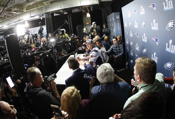 February 01, 2018 New England Patriots tight end Rob Gronkowski (87) speaks to the media during Super Bowl LII media availability at Mall of America in Bloomington, Minnesota. The New England Patriots will face the Philadelphia Eagles in Super Bowl LII on February 4th in Minneapolis, MN. CSM NFL American Football Herren USA 2018: Super Bowl LII - New England Patriots Media Availability FEB 01 - ZUMAc04_ 20180201_zaf_c04_046 Copyright: xCharlesxBausx