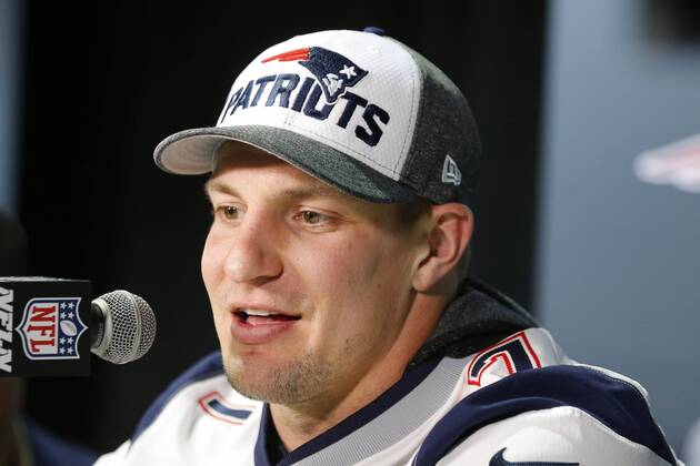 February 01, 2018 New England Patriots tight end Rob Gronkowski (87) speaks to the media during Super Bowl LII media availability at Mall of America in Bloomington, Minnesota. The New England Patriots will face the Philadelphia Eagles in Super Bowl LII on February 4th in Minneapolis, MN. CSM NFL American Football Herren USA 2018: Super Bowl LII - New England Patriots Media Availability FEB 01 - ZUMAc04_ 20180201_zaf_c04_065 Copyright: xCharlesxBausx