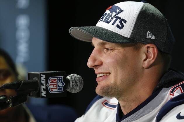 February 01, 2018 New England Patriots tight end Rob Gronkowski (87) speaks to the media during Super Bowl LII media availability at Mall of America in Bloomington, Minnesota. The New England Patriots will face the Philadelphia Eagles in Super Bowl LII on February 4th in Minneapolis, MN. CSM NFL American Football Herren USA 2018: Super Bowl LII - New England Patriots Media Availability FEB 01 - ZUMAc04_ 20180201_zaf_c04_068 Copyright: xCharlesxBausx