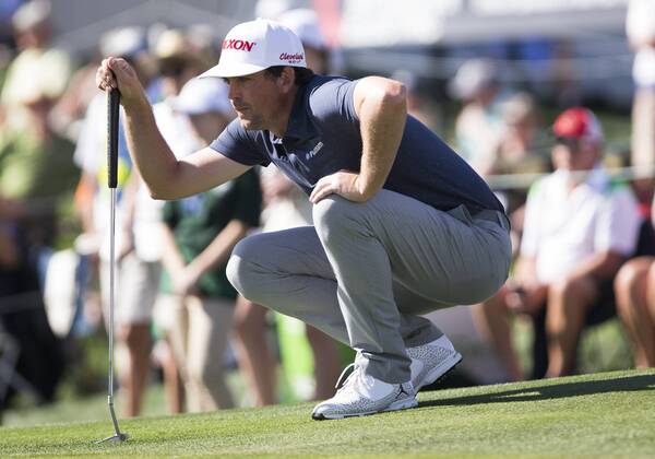 SCOTTSDALE, AZ - FEBRUARY 01: Keegan Bradley sets up for a putt during the Waste Management Phoenix Open on February 1, 2017 at TPC Scottsdale in Scottsdale, AZ(Photo by Adam Bow Icon Sportswire) GOLF: FEB 01 PGA Golf Herren - Waste Management Phoenix Open Icon1802010204 EDITORIAL USE ONLY