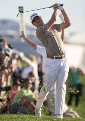 SCOTTSDALE, AZ - FEBRUARY 01: Justin Thomas hits from the rough during the Waste Management Phoenix Open on February 1, 2017 at TPC Scottsdale in Scottsdale, AZ(Photo by Adam Bow Icon Sportswire) GOLF: FEB 01 PGA Golf Herren - Waste Management Phoenix Open Icon1802011110 EDITORIAL USE ONLY