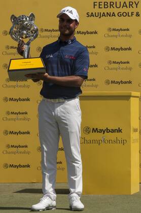 February 4, 2018 - Shah Alam, Kuala Lumpur, Malaysia - Shubhankar Sharma pro golf player from India poses with the Maybank Championship trophy after he won by the score of 21 under 267 during day four...The Maybank Championship 2018 golf event is being hosted on 1st to 4th February 2018 at Saujana Golf & Country Club. Maybank prize ceremony - ZUMAs197 81793030st Copyright: xFarisxHadziqx xSopaxImagesx