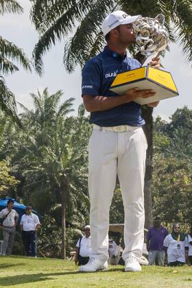 February 4, 2018 - Shah Alam, Kuala Lumpur, Malaysia - Shubhankar Sharma pro golf player from India poses with the Maybank Championship trophy after he won by the score of 21 under 267 during day four...The Maybank Championship 2018 golf event is being hosted on 1st to 4th February 2018 at Saujana Golf & Country Club. Maybank prize ceremony - ZUMAs197 81793041st Copyright: xFarisxHadziqx xSopaxImagesx