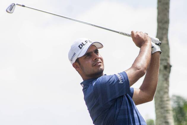 February 4, 2018 - Shah Alam, Kuala Lumpur, Malaysia - Shubhankar Sharma is seen taking a shot from hole 6 at the last day of Maybank Championship 2018...The Maybank Championship 2018 golf event is being hosted on 1st to 4th February at Saujana Golf & Country Club. KL: Maybank championship last day - ZUMAs197 81794811st Copyright: xFarisxHadziqx xSopaxImagesx