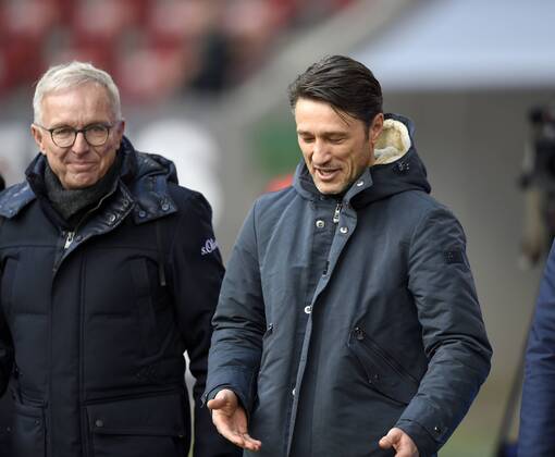 04 02 2018 football 1 Liga 2017 2018 21 game day FC Augsburg Eintracht Frankfurt in the WWK arena Augsburg v li TV reporter Uli Köhler coach Niko Kovac Eintracht Frankfurt