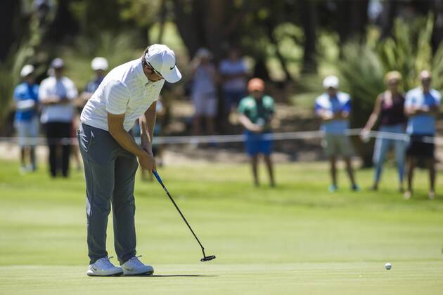 11th February 2018, Lake Karrinyup Country Club, Karrinyup, Australia; ISPS HANDA World Super 6 Perth golf, final round; Sam Horsfield (ENG) putts  ActionPlus11984997