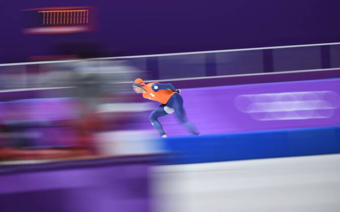 (180211) -- PYEONGCHANG, Feb. 11, 2018 -- Sven Kramer of the Netherlands competes during the men s 5000m event of Speed skating Eisschnelllauf at 2018 PyeongChang Winter Olympic Games Olympische Spiele Olympia OS at Gangneung Oval, Gangneung, South Korea, Feb. 11, 2018. Sven Kramer won the title in a time of 6:09.76 and set a new Olympic record. ) (SP)OLY-SOUTH KOREA-PYEONGCHANG-SPEED SKATING-MEN S 5000M JuxHuanzong 