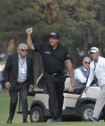 US golfer Phil Mickelson celebrates his victory during the final of the World Golf Championship Mexico, at the Golf Club Chapultepec, in Mexico City, Mexico, 4 March 2018. World Golf Championship Mexico !ACHTUNG: NUR REDAKTIONELLE NUTZUNG!  Copyright: xMarioxGuzmánx CMX013 20180305-636558140358216229