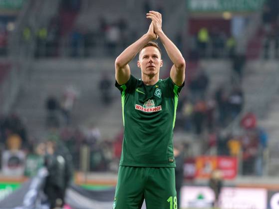 Niklas Moisander SV Werder Bremen 18 in the curve FC Augsburg vs SV Werder Bremen Soccer 1 Bundesliga 27 Matchday 2017 2018 17 03 2018 Augsburg Copyright: xEIBNER SaschaxWaltherx EP_SWA