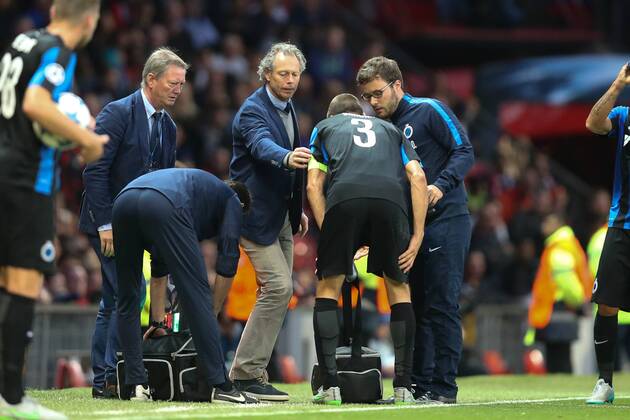 - MANCHESTER, UNITED KINGDOM: Club s Timmy Simons leaves the pitch after being injured during a soccer game between British club Manchester United ManU FC and Belgian team Club Brugge KV in Manchester, United Kingdom, Tuesday 18 August 2015, the first leg of the play-offs for the UEFA Champions League competition. BRUNOxFAHY x84379528x