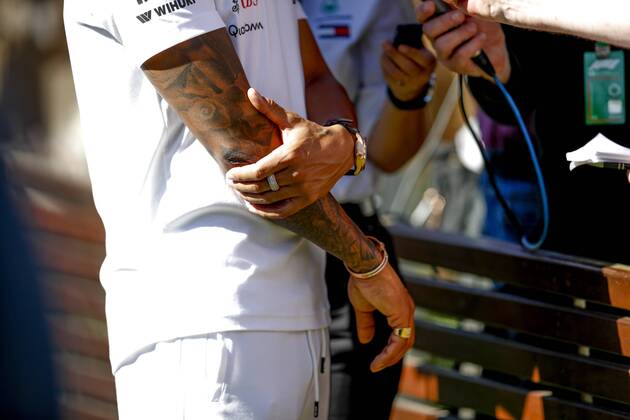 Motorsports: FIA Formula One World Championship WM Weltmeisterschaft 2018, Melbourne, Victoria : Motorsports: Formula 1 2018 Rolex Australian Grand Prix, Tattoo on arm 44 Lewis Hamilton (GBR, Mercedes AMG Petronas F1 Team), Melbourne Australia