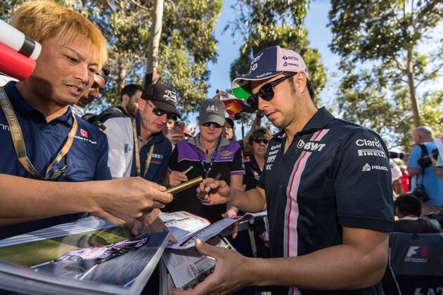 Sergio Perez Sahara Force India F1 Team Signs Autographs Grand Prix of Australia 2018 Race Motorsport Formula 1 23 03 2018 Melbourne Copyright: xIllman Eibner-Pressefotox EP_EER