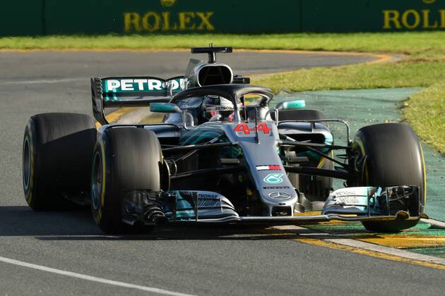 March 25, 2018: Lewis Hamilton (GBR) 44 from the Mercedes AMG Petronas Motorsport team rounds turn two of the 2018 Australian Formula One Grand Prix at Albert Park, Melbourne, Australia. Cal Media Formula One 2018: Australia - Race - ZUMAc04_ 20180325_zaf_c04_072 Copyright: xSydneyxLowx