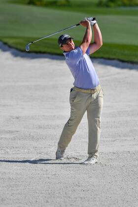 March 31, 2018: Paul Dunne hits from a fairway bunker on the 18th during the Houston Open at the Golf Club of Houston in Humble, Texas. CSM PGA Golf Herren 2018: Houton Open MAR 31 - ZUMAc04_ 20180331_zaf_c04_181 Copyright: xChrisxBrownx