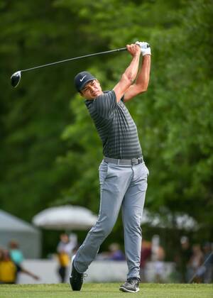 HUMBLE, TX - APRIL 01: Julian Suri (USA) watches his tee shot on 2 during the final round of the Houston Open on April 1, 2018 at the Golf Club of Houston in Humble, Texas. (Photo by Leslie Plaza Johnson Icon Sportswire) GOLF: APR 01 PGA Golf Herren - Houston Open Icon180401027 EDITORIAL USE ONLY